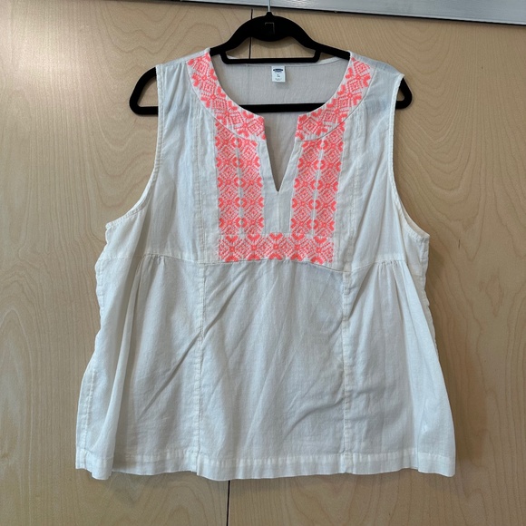 old navy white blouse with neon pink embroidery - Picture 1 of 3